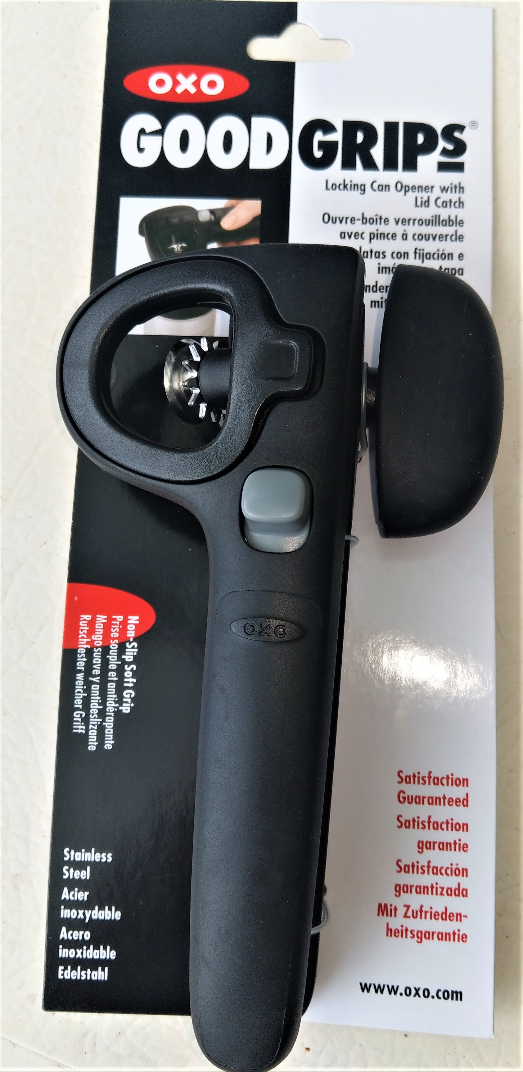 Can Opener Locking with lid catch OXO Good Grips allows you to safely